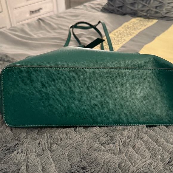 Kate Spade Emerald Green Leather Tote with matching wallet. - Picture 11 of 11